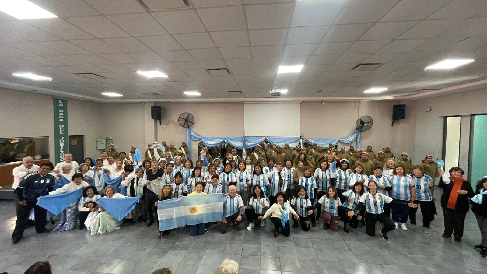 Foto grupal con todos los presentes